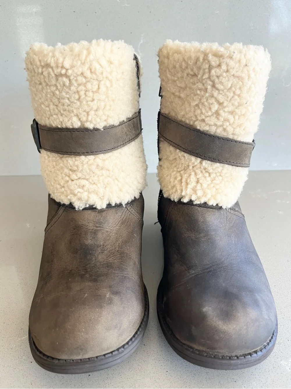 UGG Blayre Winter Ankle Boots Womens Size 6 Dark Olive Leather Sheepskin Cuff